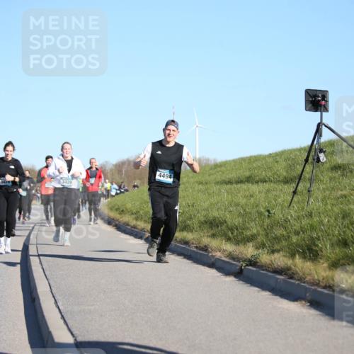 06.04.2025 - 44. Internationalen Wilhelmsburger Insellauf Jannik Wohlers http://msf.ph/oto/7616104 06.04.2025 09:36:56 Laufen 3429, 3426, 4494 meine-sportfotos.de