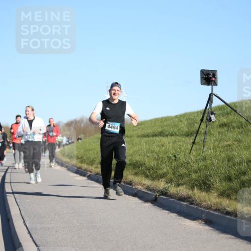 06.04.2025 - 44. Internationalen Wilhelmsburger Insellauf Jannik Wohlers http://msf.ph/oto/7616106 06.04.2025 09:36:56 Laufen 428, 3429, 4494 meine-sportfotos.de