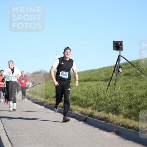 06.04.2025 - 44. Internationalen Wilhelmsburger Insellauf Jannik Wohlers http://msf.ph/oto/7616108 06.04.2025 09:36:56 Laufen 3428, 3429, 4494 meine-sportfotos.de