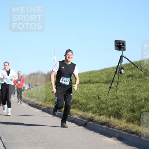 06.04.2025 - 44. Internationalen Wilhelmsburger Insellauf Jannik Wohlers http://msf.ph/oto/7616109 06.04.2025 09:36:56 Laufen 4494, 3429, 3426 meine-sportfotos.de