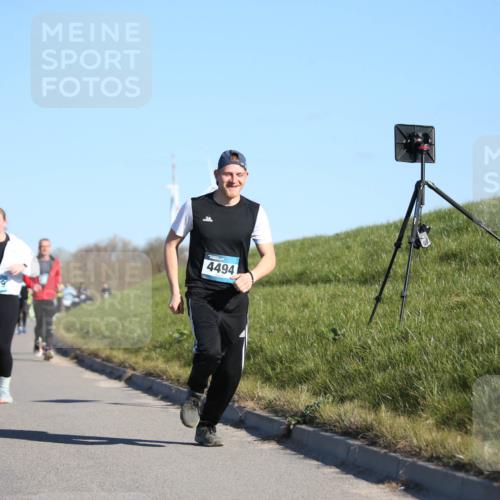 06.04.2025 - 44. Internationalen Wilhelmsburger Insellauf Jannik Wohlers http://msf.ph/oto/7616110 06.04.2025 09:36:56 Laufen 4494, 3426, 3429 meine-sportfotos.de