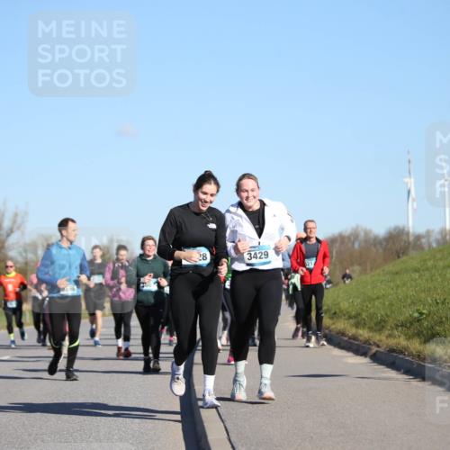 06.04.2025 - 44. Internationalen Wilhelmsburger Insellauf Jannik Wohlers http://msf.ph/oto/7616113 06.04.2025 09:36:58 Laufen 3010, 39, 8666, 28, 3429, 1212 meine-sportfotos.de