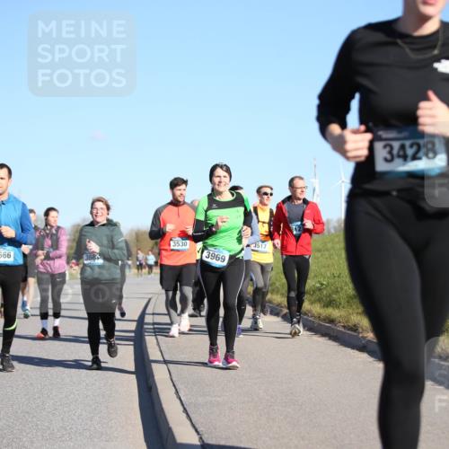 06.04.2025 - 44. Internationalen Wilhelmsburger Insellauf Jannik Wohlers http://msf.ph/oto/7616137 06.04.2025 09:37:01 Laufen 3530, 3666, 366, 3969, 3517, 3428 meine-sportfotos.de