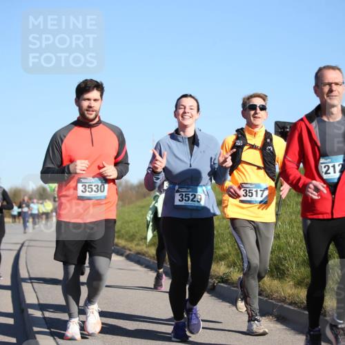 06.04.2025 - 44. Internationalen Wilhelmsburger Insellauf Jannik Wohlers http://msf.ph/oto/7616161 06.04.2025 09:37:04 Laufen 4367, 3530, 3529, 3517, 212 meine-sportfotos.de