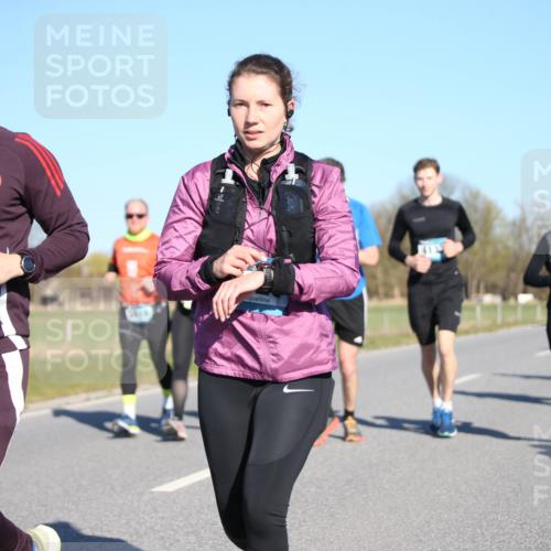06.04.2025 - 44. Internationalen Wilhelmsburger Insellauf Jannik Wohlers http://msf.ph/oto/7616168 06.04.2025 09:37:06 Laufen 4015, 4367 meine-sportfotos.de