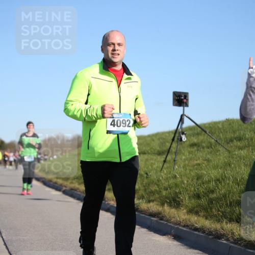 06.04.2025 - 44. Internationalen Wilhelmsburger Insellauf Jannik Wohlers http://msf.ph/oto/7616169 06.04.2025 09:37:06 Laufen 4092, 3823 meine-sportfotos.de