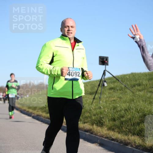 06.04.2025 - 44. Internationalen Wilhelmsburger Insellauf Jannik Wohlers http://msf.ph/oto/7616170 06.04.2025 09:37:06 Laufen 3823, 4092 meine-sportfotos.de