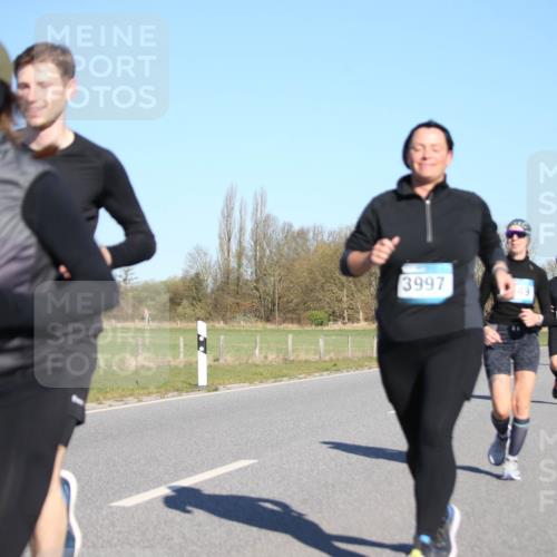 06.04.2025 - 44. Internationalen Wilhelmsburger Insellauf Jannik Wohlers http://msf.ph/oto/7616179 06.04.2025 09:37:08 Laufen 4367, 3997, 49, 3473 meine-sportfotos.de