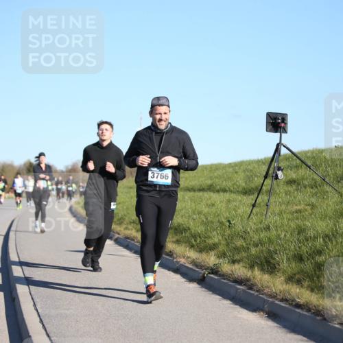 06.04.2025 - 44. Internationalen Wilhelmsburger Insellauf Jannik Wohlers http://msf.ph/oto/7616303 06.04.2025 09:37:35 Laufen 3766 meine-sportfotos.de