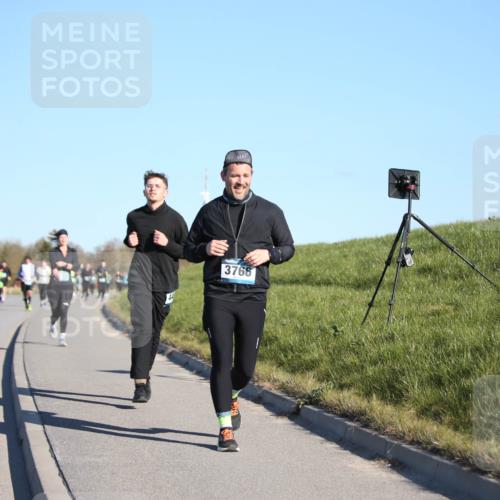 06.04.2025 - 44. Internationalen Wilhelmsburger Insellauf Jannik Wohlers http://msf.ph/oto/7616304 06.04.2025 09:37:36 Laufen 3766 meine-sportfotos.de
