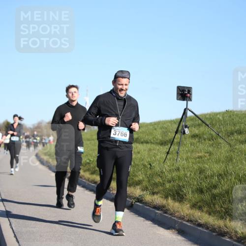 06.04.2025 - 44. Internationalen Wilhelmsburger Insellauf Jannik Wohlers http://msf.ph/oto/7616305 06.04.2025 09:37:36 Laufen 3766 meine-sportfotos.de