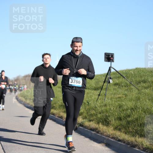06.04.2025 - 44. Internationalen Wilhelmsburger Insellauf Jannik Wohlers http://msf.ph/oto/7616307 06.04.2025 09:37:36 Laufen 3766 meine-sportfotos.de
