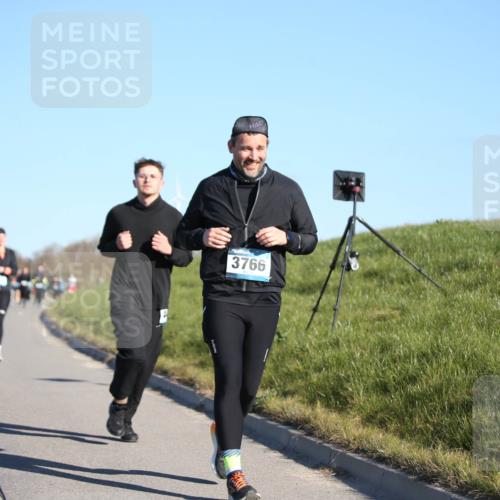 06.04.2025 - 44. Internationalen Wilhelmsburger Insellauf Jannik Wohlers http://msf.ph/oto/7616308 06.04.2025 09:37:36 Laufen 3766 meine-sportfotos.de