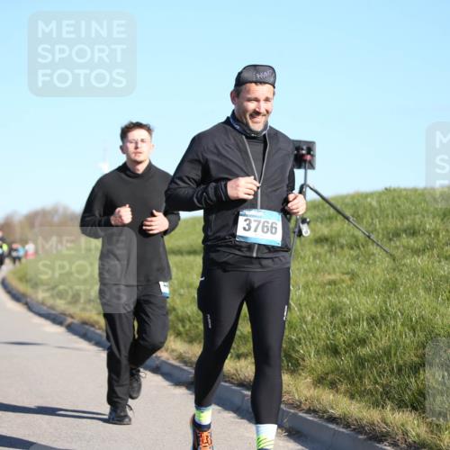 06.04.2025 - 44. Internationalen Wilhelmsburger Insellauf Jannik Wohlers http://msf.ph/oto/7616310 06.04.2025 09:37:37 Laufen 3766 meine-sportfotos.de