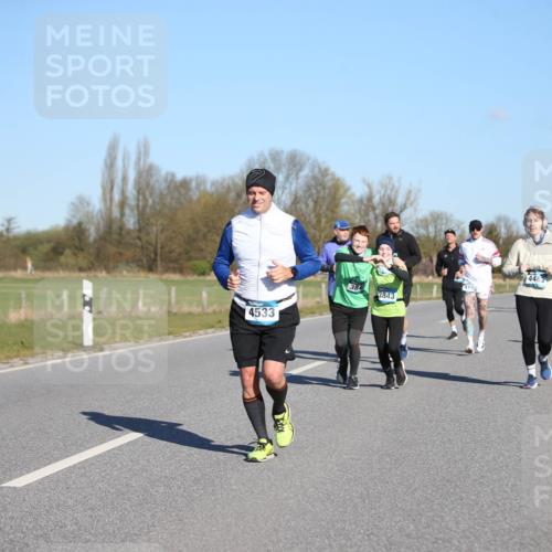 06.04.2025 - 44. Internationalen Wilhelmsburger Insellauf Jannik Wohlers http://msf.ph/oto/7616351 06.04.2025 09:37:51 Laufen 4533, 384, 3843, 4483, 4036 meine-sportfotos.de
