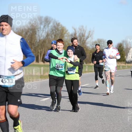 06.04.2025 - 44. Internationalen Wilhelmsburger Insellauf Jannik Wohlers http://msf.ph/oto/7616353 06.04.2025 09:37:52 Laufen 4533, 3842, 3843, 063, 4198, 1312, 4483 meine-sportfotos.de
