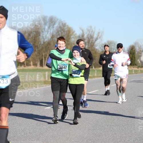 06.04.2025 - 44. Internationalen Wilhelmsburger Insellauf Jannik Wohlers http://msf.ph/oto/7616355 06.04.2025 09:37:52 Laufen 4533, 3842, 3843, 4198, 3125, 4483 meine-sportfotos.de