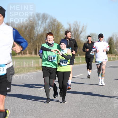 06.04.2025 - 44. Internationalen Wilhelmsburger Insellauf Jannik Wohlers http://msf.ph/oto/7616356 06.04.2025 09:37:52 Laufen 4533, 3842, 4198, 3843, 4483 meine-sportfotos.de