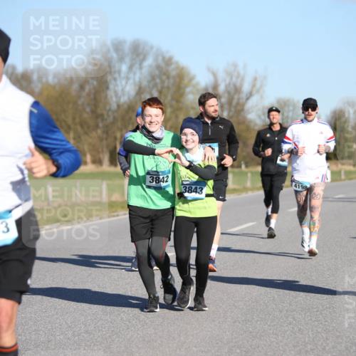06.04.2025 - 44. Internationalen Wilhelmsburger Insellauf Jannik Wohlers http://msf.ph/oto/7616357 06.04.2025 09:37:52 Laufen 4533, 3842, 3843, 4198, 4483 meine-sportfotos.de