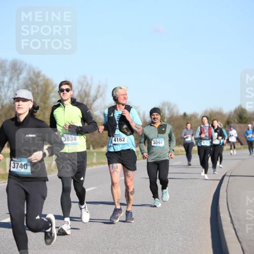 06.04.2025 - 44. Internationalen Wilhelmsburger Insellauf Jannik Wohlers http://msf.ph/oto/7616398 06.04.2025 09:38:02 Laufen 3934, 4162, 3094, 4119, 3740, 023 meine-sportfotos.de
