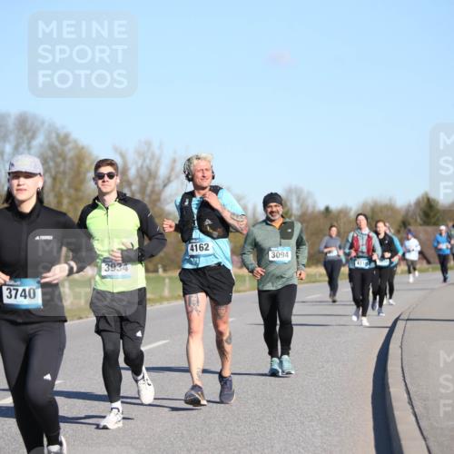 06.04.2025 - 44. Internationalen Wilhelmsburger Insellauf Jannik Wohlers http://msf.ph/oto/7616399 06.04.2025 09:38:02 Laufen 3740, 3934, 4162, 3094, 411, 023 meine-sportfotos.de