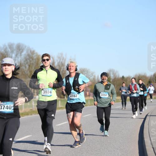 06.04.2025 - 44. Internationalen Wilhelmsburger Insellauf Jannik Wohlers http://msf.ph/oto/7616402 06.04.2025 09:38:02 Laufen 3740, 3934, 4023, 4162, 3094, 3330, 119 meine-sportfotos.de