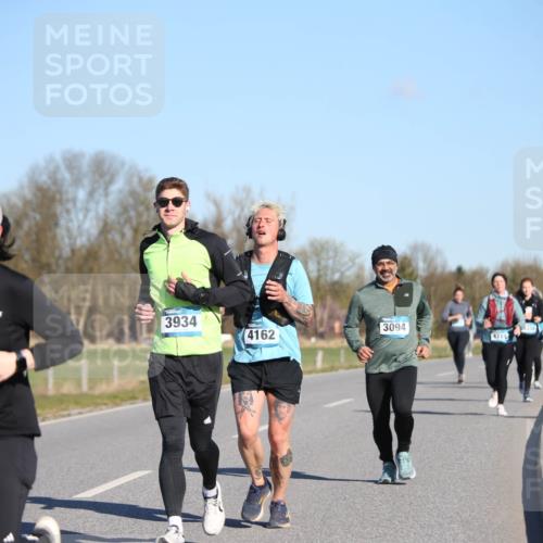 06.04.2025 - 44. Internationalen Wilhelmsburger Insellauf Jannik Wohlers http://msf.ph/oto/7616404 06.04.2025 09:38:03 Laufen 3934, 3094, 4162, 4119, 3740 meine-sportfotos.de