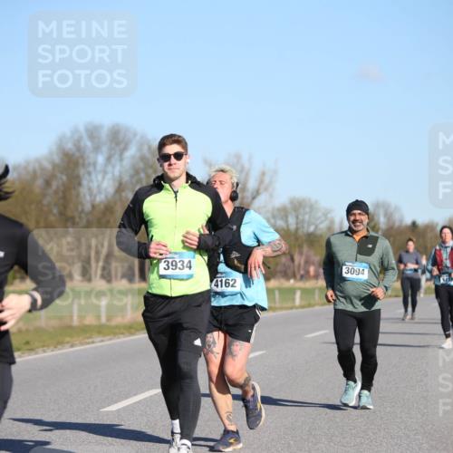 06.04.2025 - 44. Internationalen Wilhelmsburger Insellauf Jannik Wohlers http://msf.ph/oto/7616407 06.04.2025 09:38:03 Laufen 3740, 3934, 4162, 3094 meine-sportfotos.de