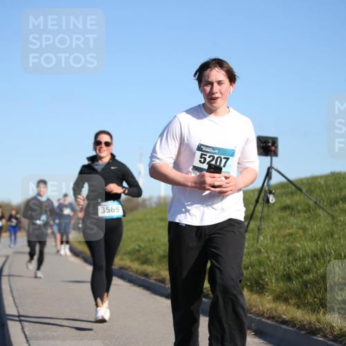06.04.2025 - 44. Internationalen Wilhelmsburger Insellauf Jannik Wohlers http://msf.ph/oto/7616525 06.04.2025 09:38:36 Laufen 3569, 5207 meine-sportfotos.de