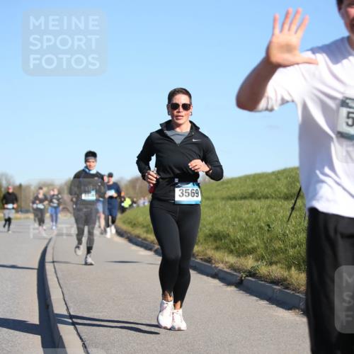 06.04.2025 - 44. Internationalen Wilhelmsburger Insellauf Jannik Wohlers http://msf.ph/oto/7616529 06.04.2025 09:38:37 Laufen 4408, 3569, 5207 meine-sportfotos.de