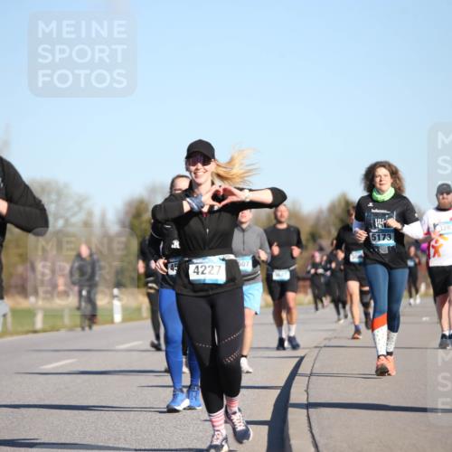 06.04.2025 - 44. Internationalen Wilhelmsburger Insellauf Jannik Wohlers http://msf.ph/oto/7616565 06.04.2025 09:38:46 Laufen 3115, 507, 45, 4227, 3627, 5173, 3283, 3200 meine-sportfotos.de