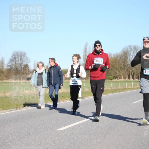06.04.2025 - 44. Internationalen Wilhelmsburger Insellauf Jannik Wohlers http://msf.ph/oto/7616569 06.04.2025 09:38:47 Laufen 4165, 3926, 3115 meine-sportfotos.de