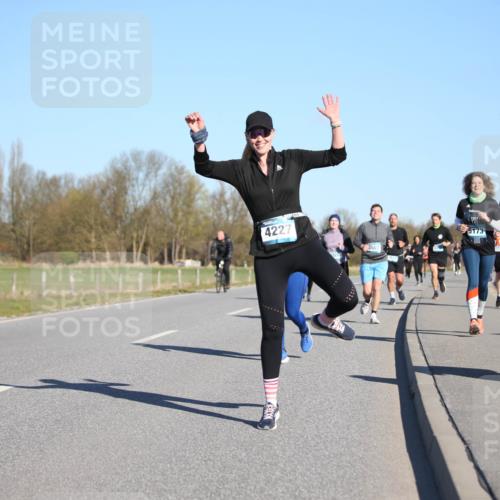 06.04.2025 - 44. Internationalen Wilhelmsburger Insellauf Jannik Wohlers http://msf.ph/oto/7616579 06.04.2025 09:38:49 Laufen 4227, 3507, 5173 meine-sportfotos.de