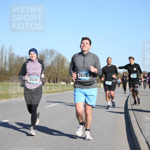06.04.2025 - 44. Internationalen Wilhelmsburger Insellauf Jannik Wohlers http://msf.ph/oto/7616605 06.04.2025 09:38:54 Laufen 3509, 3507, 3627, 3098, 3283 meine-sportfotos.de