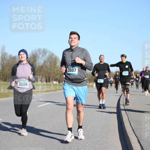 06.04.2025 - 44. Internationalen Wilhelmsburger Insellauf Jannik Wohlers http://msf.ph/oto/7616606 06.04.2025 09:38:54 Laufen 3509, 3507, 3627, 3098, 3283 meine-sportfotos.de