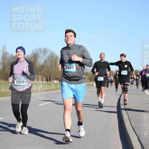 06.04.2025 - 44. Internationalen Wilhelmsburger Insellauf Jannik Wohlers http://msf.ph/oto/7616607 06.04.2025 09:38:54 Laufen 3509, 3507, 3627, 3098, 3283 meine-sportfotos.de