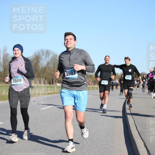 06.04.2025 - 44. Internationalen Wilhelmsburger Insellauf Jannik Wohlers http://msf.ph/oto/7616608 06.04.2025 09:38:54 Laufen 3507, 3509, 3627, 3098, 3283 meine-sportfotos.de