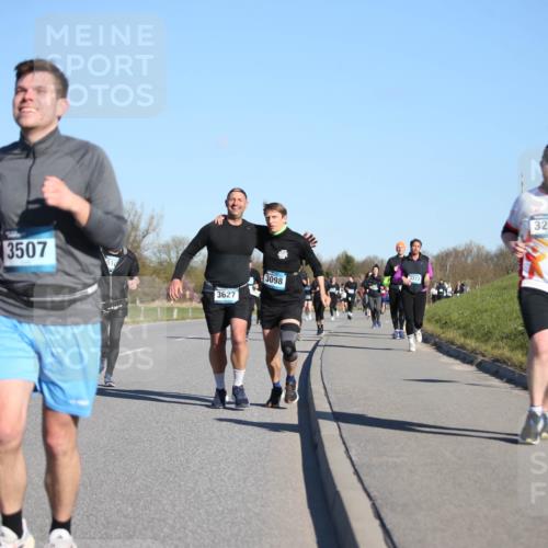 06.04.2025 - 44. Internationalen Wilhelmsburger Insellauf Jannik Wohlers http://msf.ph/oto/7616610 06.04.2025 09:38:55 Laufen 3507, 3627, 3098, 3373, 3283 meine-sportfotos.de