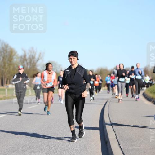 06.04.2025 - 44. Internationalen Wilhelmsburger Insellauf Jannik Wohlers http://msf.ph/oto/7616666 06.04.2025 09:39:06 Laufen 4133 meine-sportfotos.de