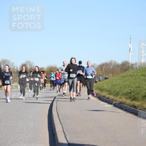 06.04.2025 - 44. Internationalen Wilhelmsburger Insellauf Jannik Wohlers http://msf.ph/oto/7616669 06.04.2025 09:39:08 Laufen 3685, 3527, 4610, 4491 meine-sportfotos.de
