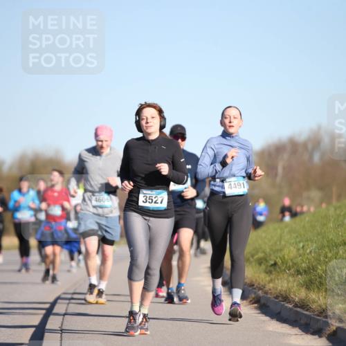 06.04.2025 - 44. Internationalen Wilhelmsburger Insellauf Jannik Wohlers http://msf.ph/oto/7616675 06.04.2025 09:39:09 Laufen 4606, 3527, 4491 meine-sportfotos.de