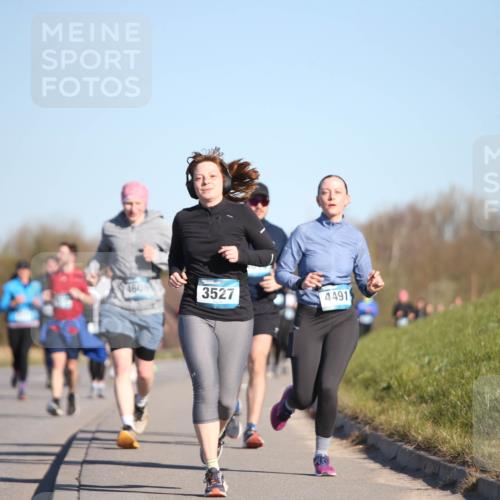 06.04.2025 - 44. Internationalen Wilhelmsburger Insellauf Jannik Wohlers http://msf.ph/oto/7616677 06.04.2025 09:39:09 Laufen 460, 3527, 4491, 4526 meine-sportfotos.de