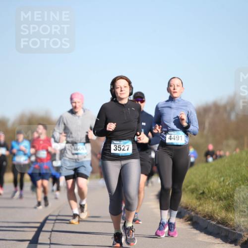 06.04.2025 - 44. Internationalen Wilhelmsburger Insellauf Jannik Wohlers http://msf.ph/oto/7616679 06.04.2025 09:39:09 Laufen 4526, 4606, 3527, 4491 meine-sportfotos.de