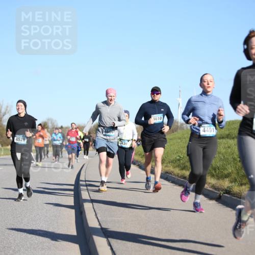 06.04.2025 - 44. Internationalen Wilhelmsburger Insellauf Jannik Wohlers http://msf.ph/oto/7616700 06.04.2025 09:39:14 Laufen 005, 4526, 4606, 3439, 4610, 3527, 4491 meine-sportfotos.de