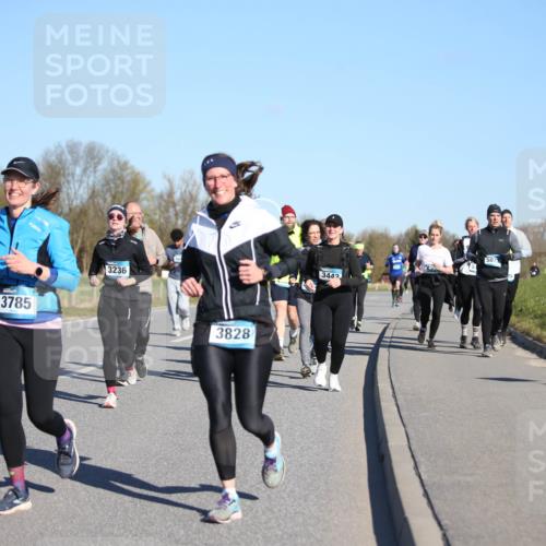 06.04.2025 - 44. Internationalen Wilhelmsburger Insellauf Jannik Wohlers http://msf.ph/oto/7616728 06.04.2025 09:39:24 Laufen 3236, 3785, 3828, 3442, 507 meine-sportfotos.de