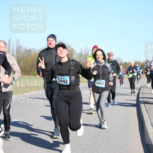 06.04.2025 - 44. Internationalen Wilhelmsburger Insellauf Jannik Wohlers http://msf.ph/oto/7616743 06.04.2025 09:39:27 Laufen 3236, 3442, 4482, 5224, 112 meine-sportfotos.de
