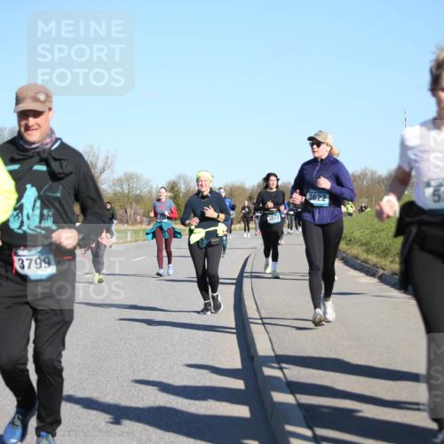 06.04.2025 - 44. Internationalen Wilhelmsburger Insellauf Jannik Wohlers http://msf.ph/oto/7616766 06.04.2025 09:39:31 Laufen 3799, 4513, 3622, 52, 51 meine-sportfotos.de