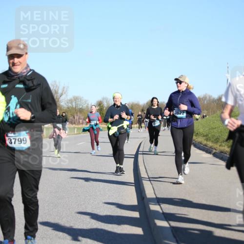06.04.2025 - 44. Internationalen Wilhelmsburger Insellauf Jannik Wohlers http://msf.ph/oto/7616767 06.04.2025 09:39:31 Laufen 3799, 3622, 522 meine-sportfotos.de