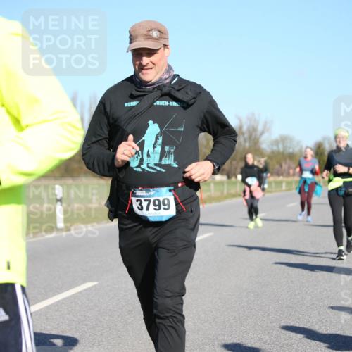 06.04.2025 - 44. Internationalen Wilhelmsburger Insellauf Jannik Wohlers http://msf.ph/oto/7616769 06.04.2025 09:39:31 Laufen 3799 meine-sportfotos.de
