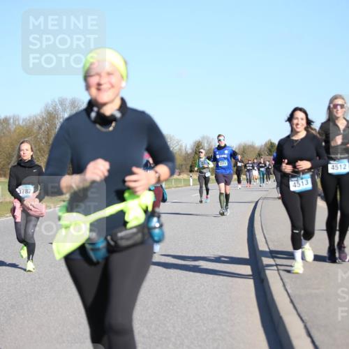 06.04.2025 - 44. Internationalen Wilhelmsburger Insellauf Jannik Wohlers http://msf.ph/oto/7616783 06.04.2025 09:39:35 Laufen 3782, 3372, 4513, 4512, 5116 meine-sportfotos.de